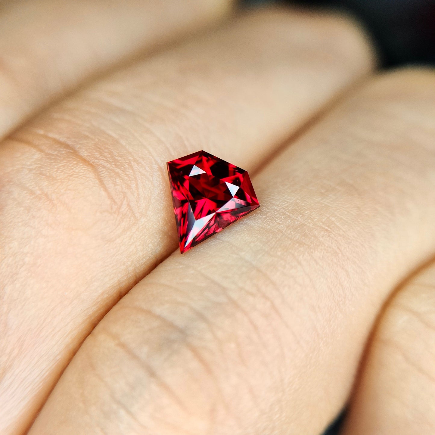 【✌️1/31 21:00終了❗️1ヶ月オークション】本色の赤と宝石形シェイプが美しすぎる赤の王様★レッドスピネル 0.736ct💎✨❗️