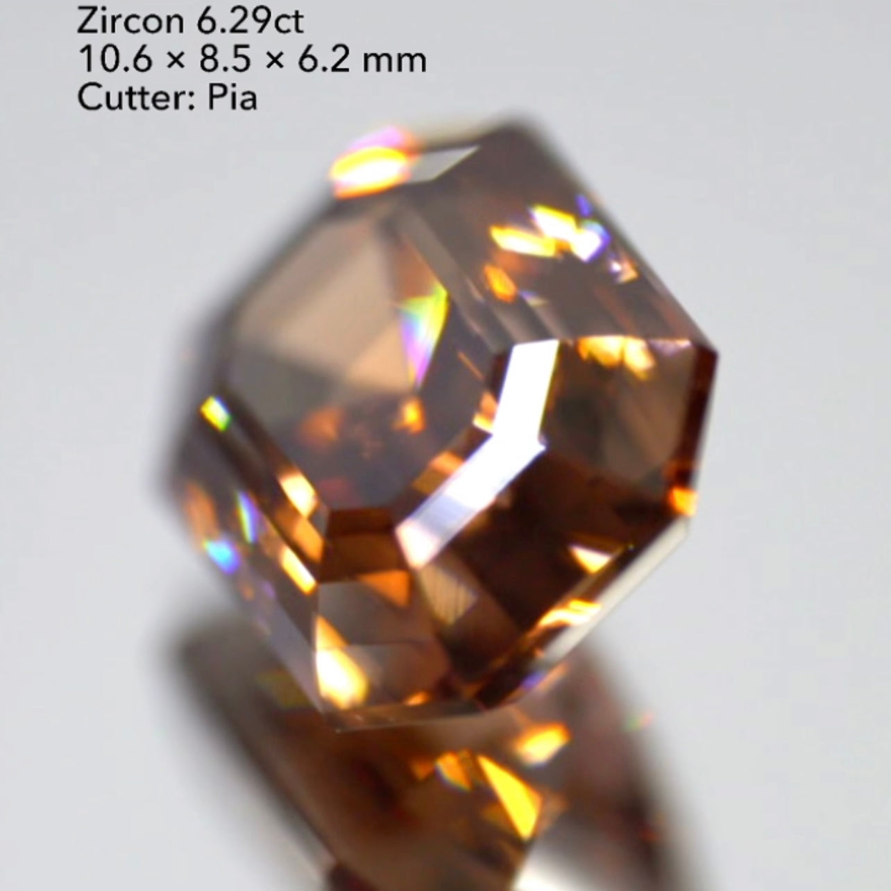 魅力ポイント満載👌美色&カラフルファイアー✨大粒非加熱ジルコン6.29ct💎ピアッちゃん作品👍