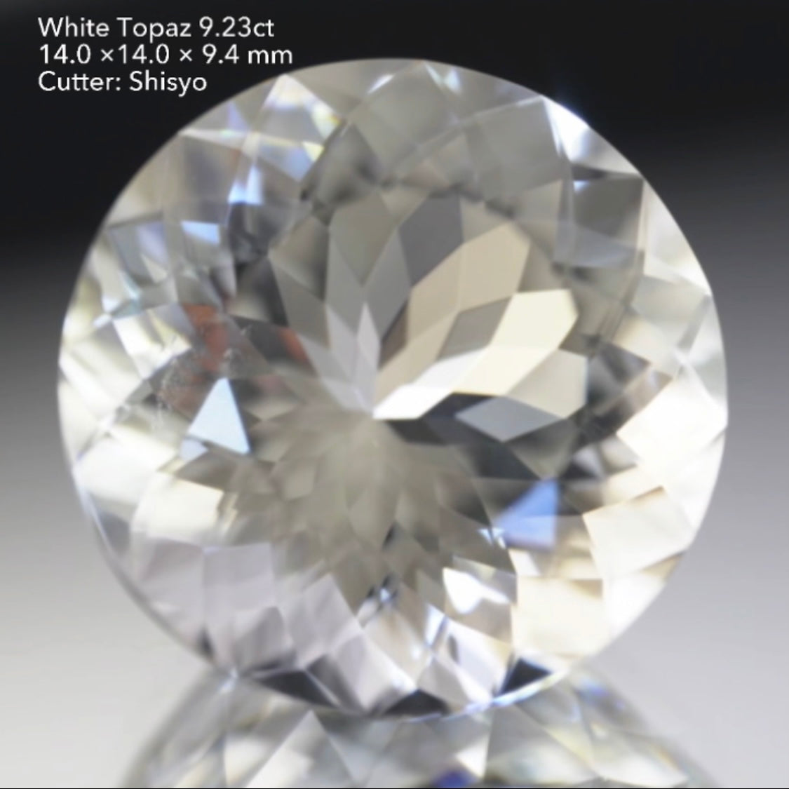 あまりにもキレイなラウンド🌝純白の輝きとフラワーカットが圧巻💎✨🏵ホワイトトパーズ9.23ct