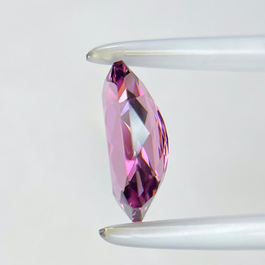 リボンが舞うような見事なダブリング🎀ピンキッシュパープルスピネル1.370ct💜ピアッちゃん作品【コランダム夏祭り🔥先駆け特価‼️】