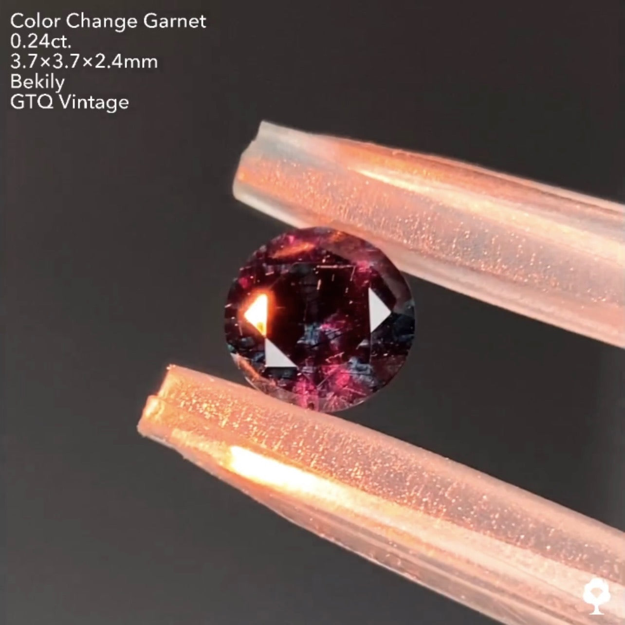 No20.🌕趣高めインディゴ系ブルー🦋ベキリー(カラーチェンジ)ガーネット0.24ct❤️🔥全サイトで販売スタートLive💎✨❤️🔥🔦