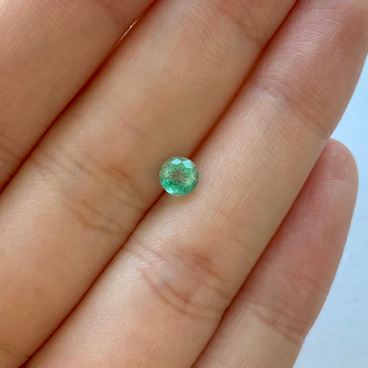【GemTreeChiharu本格参戦❗️】コチラも新作🌟まるでパライバかのようなネオンカラー🍀🧚♂️ピアっちゃん作品エメラルド0.36ct💎✨