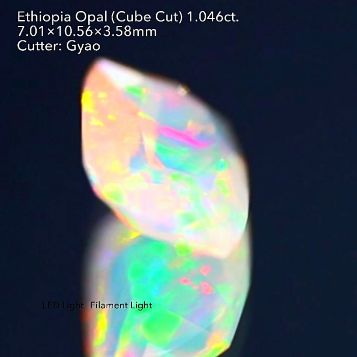 LEDライトでさらにカラフルに🎨🔦全面に遊色が踊る💃エチオピアオパール 1.046ct 変則キューブカット