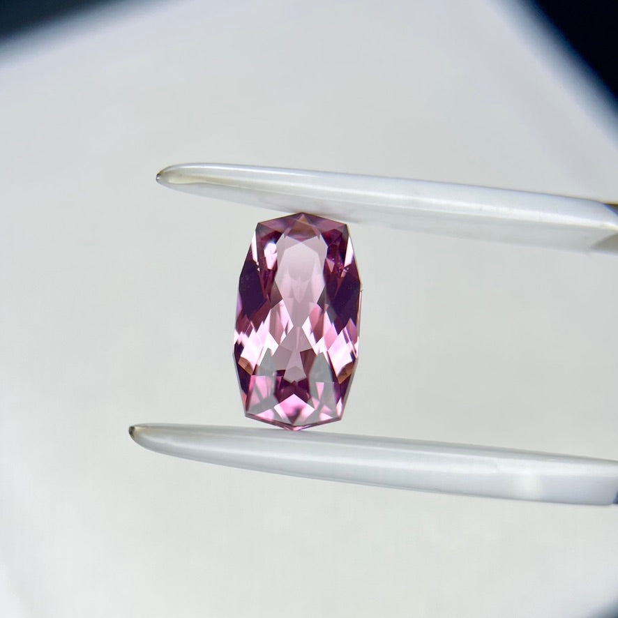 リボンが舞うような見事なダブリング🎀ピンキッシュパープルスピネル1.370ct💜ピアッちゃん作品【コランダム夏祭り🔥先駆け特価‼️】