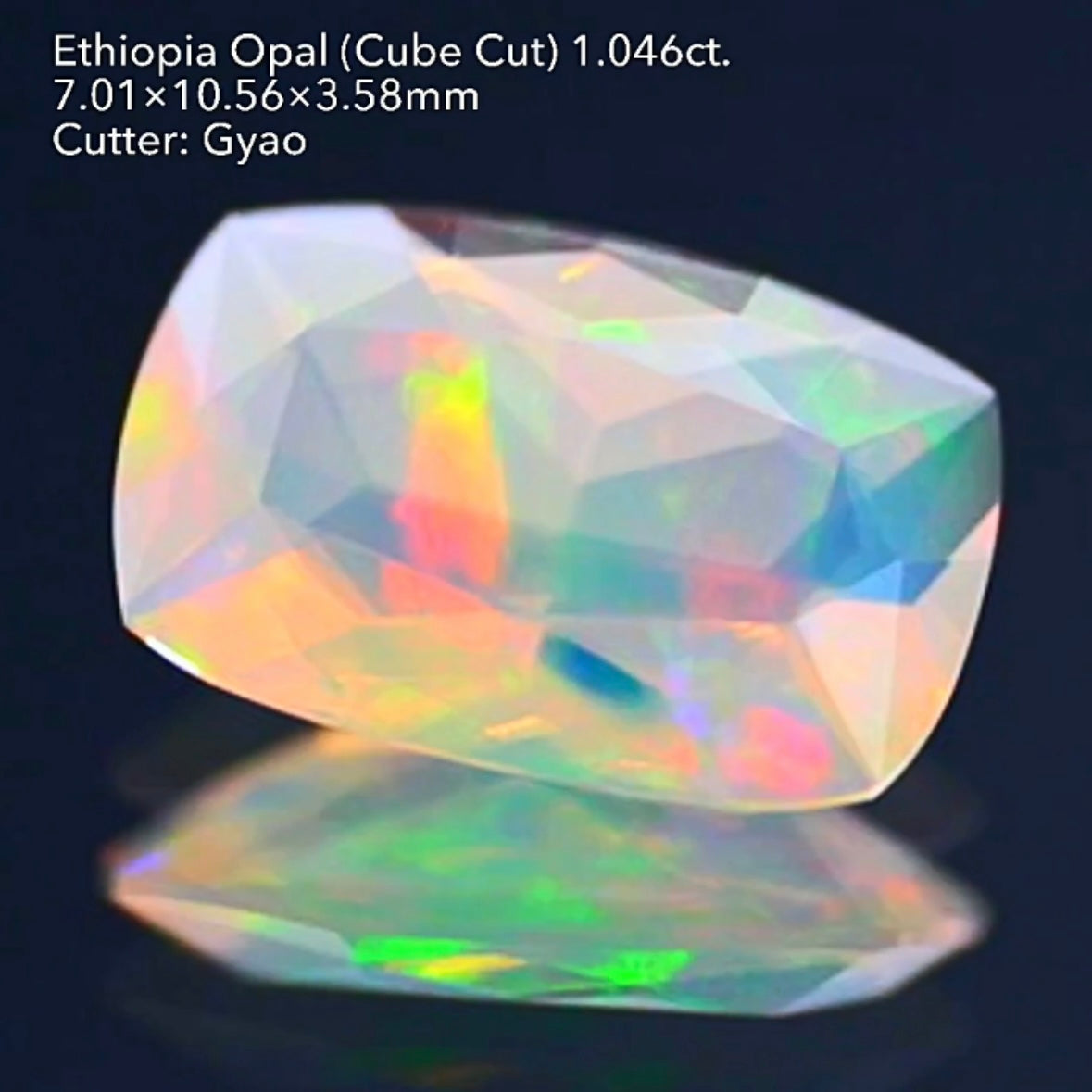 LEDライトでさらにカラフルに🎨🔦全面に遊色が踊る💃エチオピアオパール 1.046ct 変則キューブカット