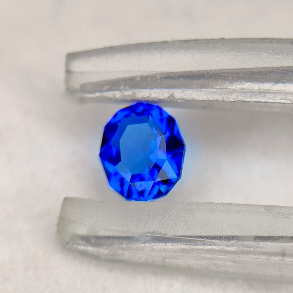 【ZBカット】アウィンナイト0.100ct. ファンシーオーバル★ピアッちゃん作品