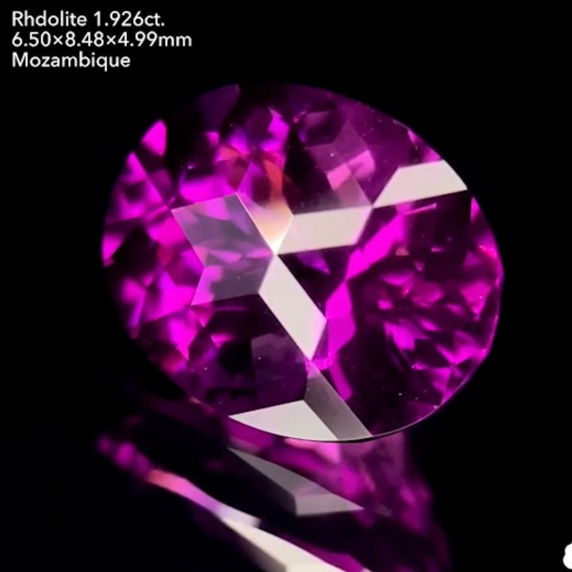 流れるキューブの煌めきが美しすぎる!テリツヤ抜群美色ロードライトガーネット1.926ct💜ゲオちゃん作品