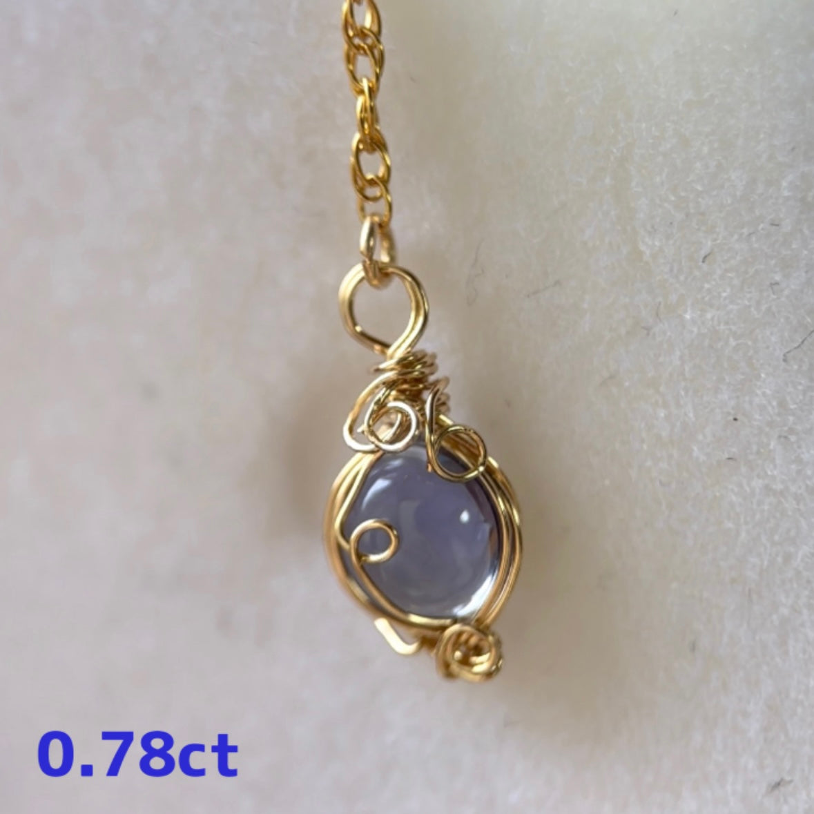 ゆらゆらかわいいピアスが登場♪アイオライト 0.73ct/0.78ct【ねこ石さん🐈ワイヤー巻き作品】