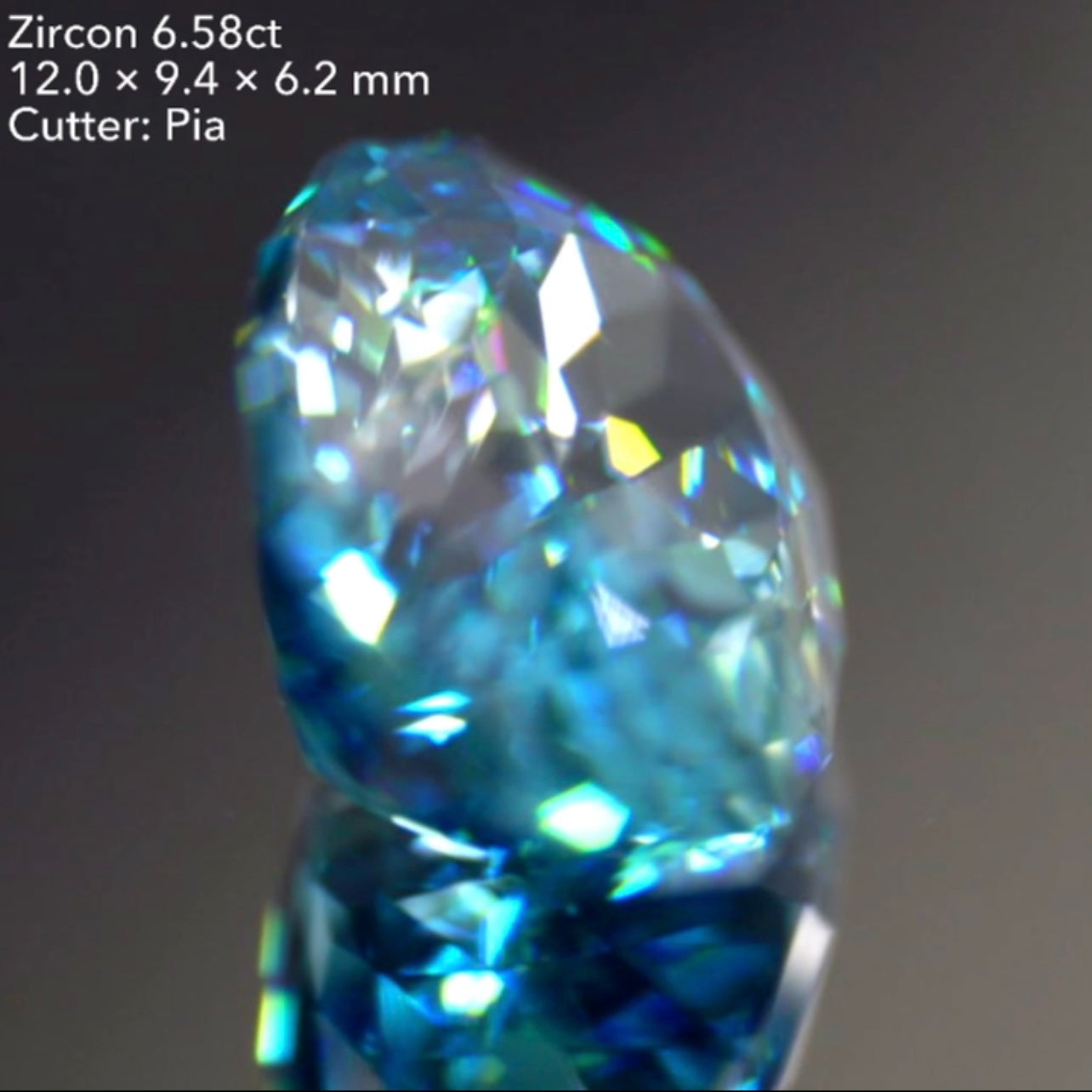 元旦22:00終了💨2022年初売りオークション❗️キタぁ〜煌くファンシーオーバル💎大粒ブルージルコン6.58ct✨ピアッちゃん作品👍