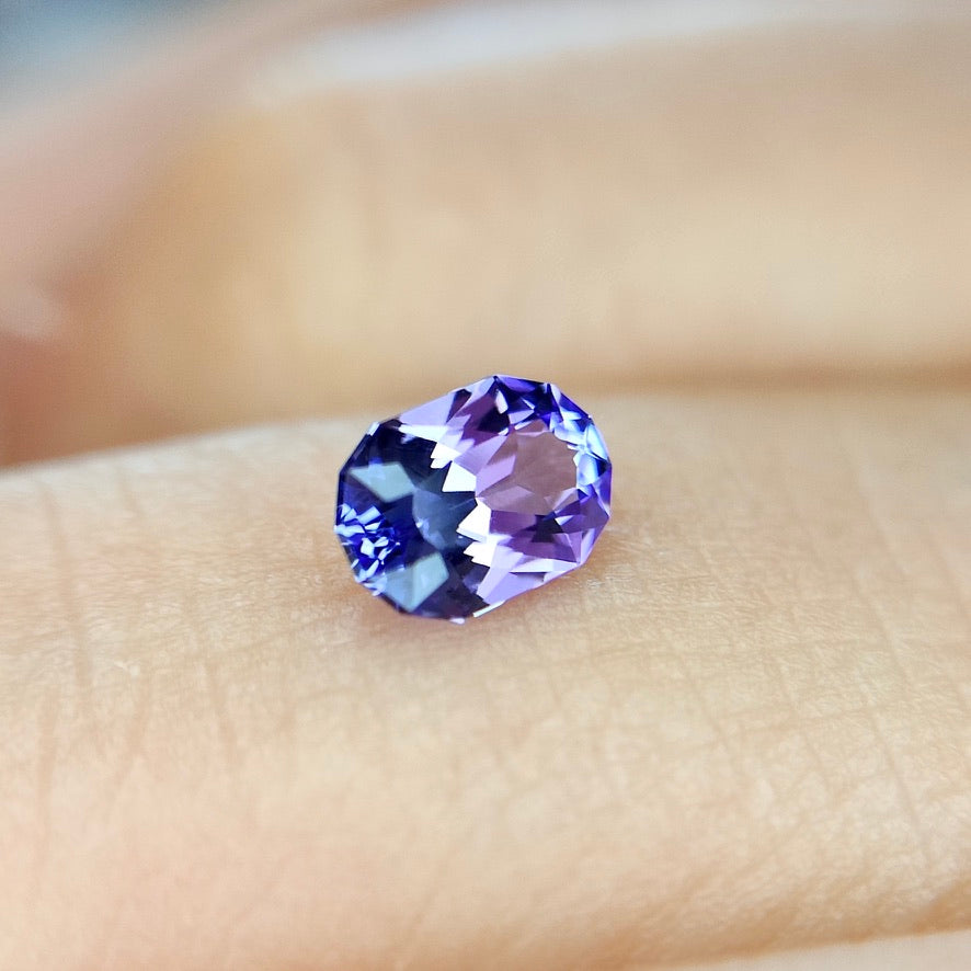 「小さいものこそ良いものをシリーズ」✨濃さも煌めきもシッカリ楽しめる❄️パープルタンザナイト0.32ct✨ピアッちゃん作品【迎春特価❄️】