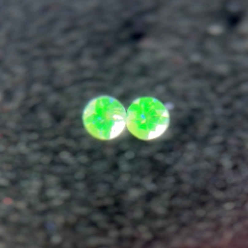 【SOLD OUT】【セット5】小粒でも強蛍光✨ハイアライトオパール2個セット計0.10ct💎💎お問合せ一番乗り特価でご紹介です♪