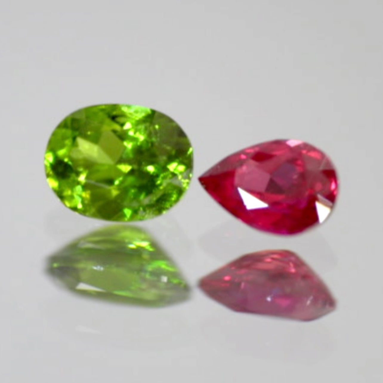 【SOLD OUT】クリスマス特別セットC★ベスビアナイト0.14ct & ルビー0.104ct✨ピアッちゃん作品💎お問合せ一番乗り特価でご紹介です♪