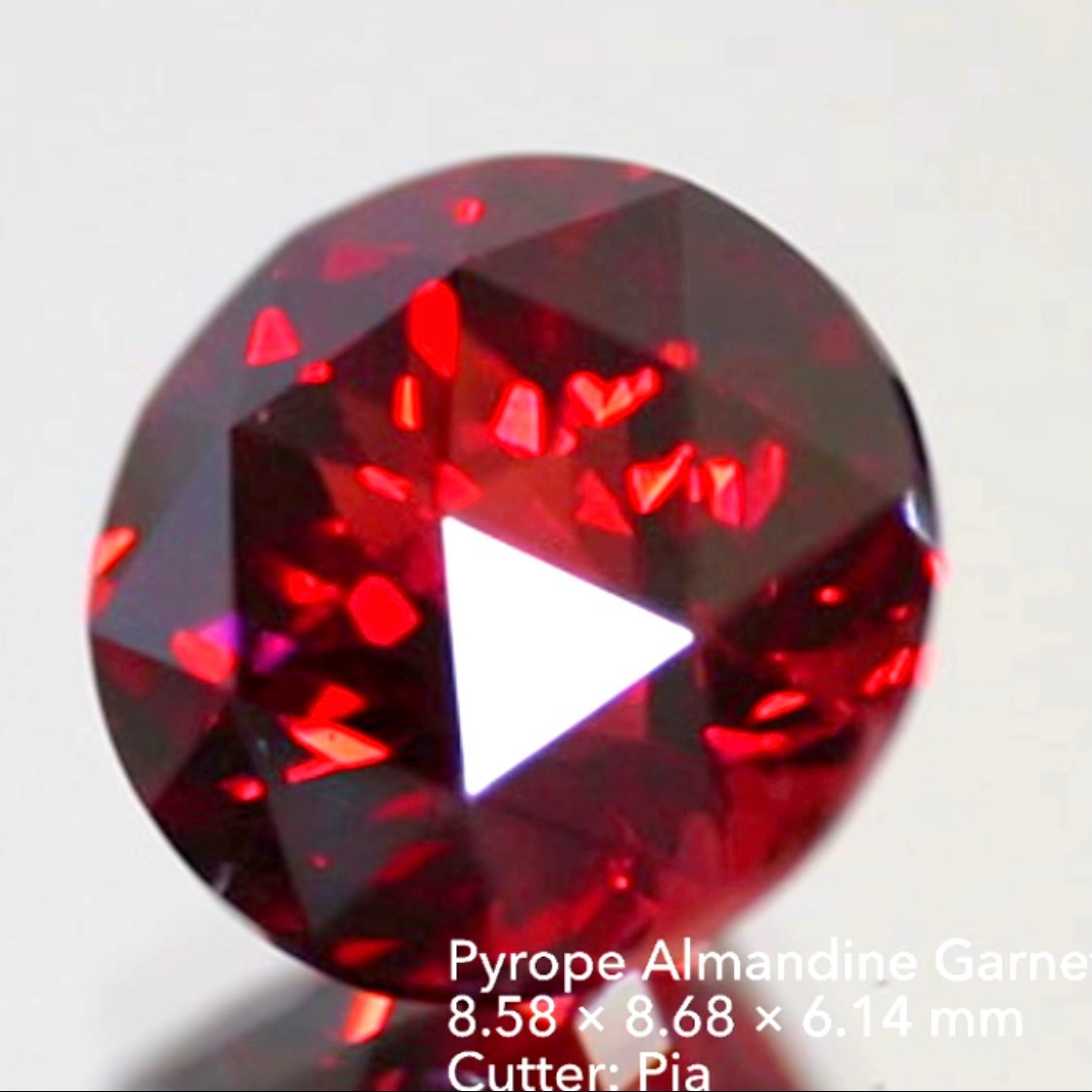大粒ローズカットで煌めく美色ローズレッドレッド🔮ロードライトガーネット(パイロープアルマンディン)3.336ct💎ピアッちゃん作品
