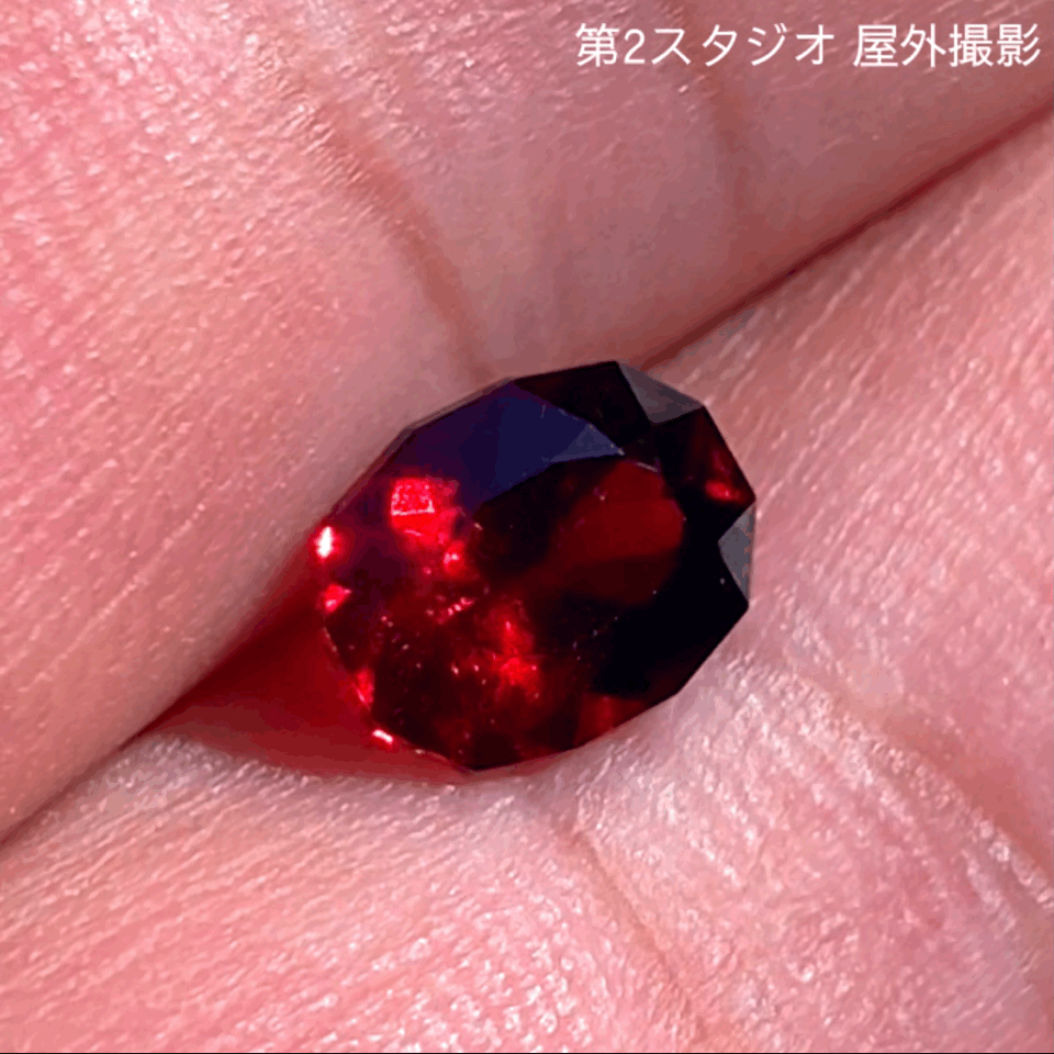 およそ一年ぶりの企画再稼働😁👍開催期間の長〜いオークション!その名も“1ヶ月オークション”💎🌲10/15スタート〜11/14終了🤣 ピアッちゃん作品「レッドマラヤガーネット」1.856ct✨