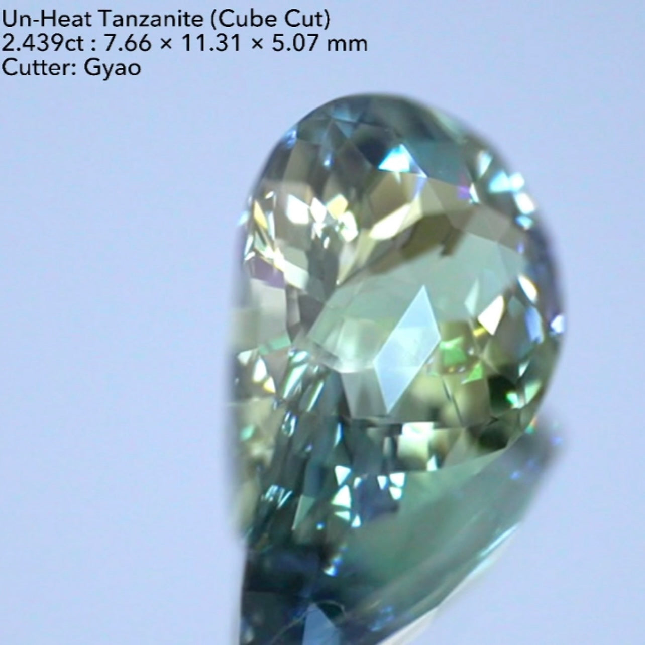 【キューブが敷き詰められた“雫”形】非加熱タンザナイト(ゾイサイト)2.439ct (マンダリンオリエンタル個展開催特別出品)