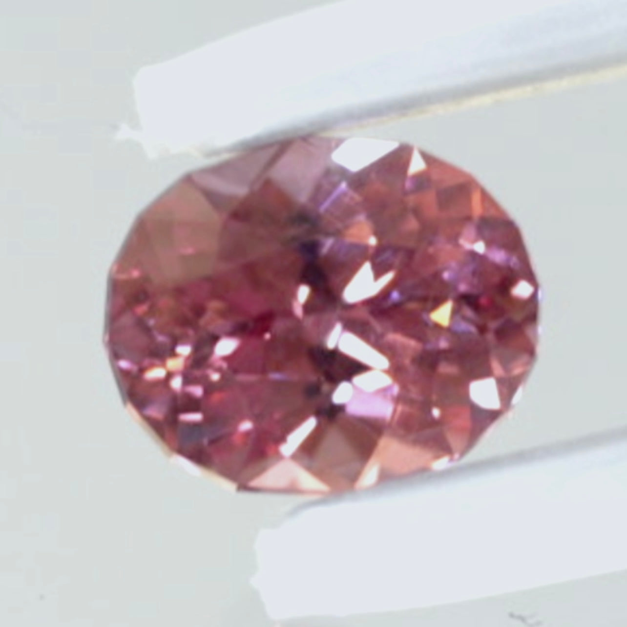 「パパラ」風のピンクが煌めきます✨マラヤガーネット0.985ct💎ピアッちゃん作品✨