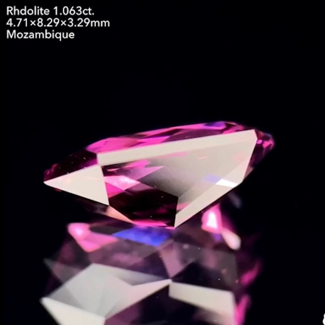 キタ!胸に刺さるルピーカット✨テリ強美色ロードライトガーネット1.063ct