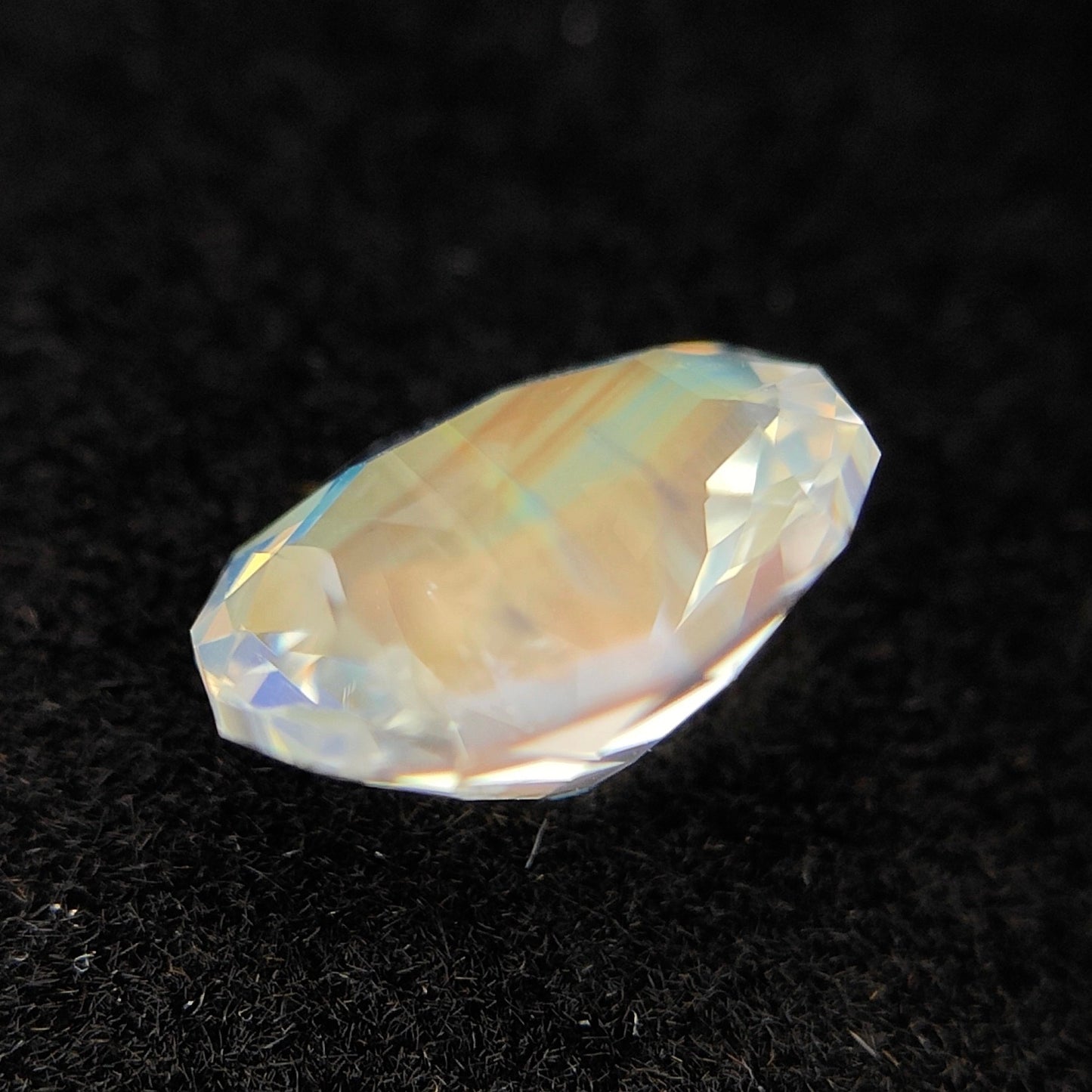 💎✖️8✨宝石形が見えるピアッちゃん新カット💎インクル見えるこの結晶感が幻想的🦄レインボームーンストーン1.400ct