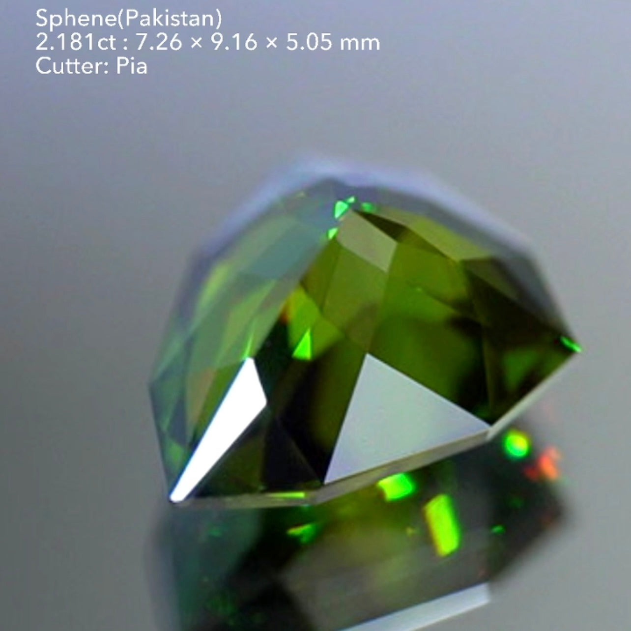 【まるでXmasツリー】パキスタンスフェーン2.181ct (マンダリンオリエンタル個展開催特別出品)