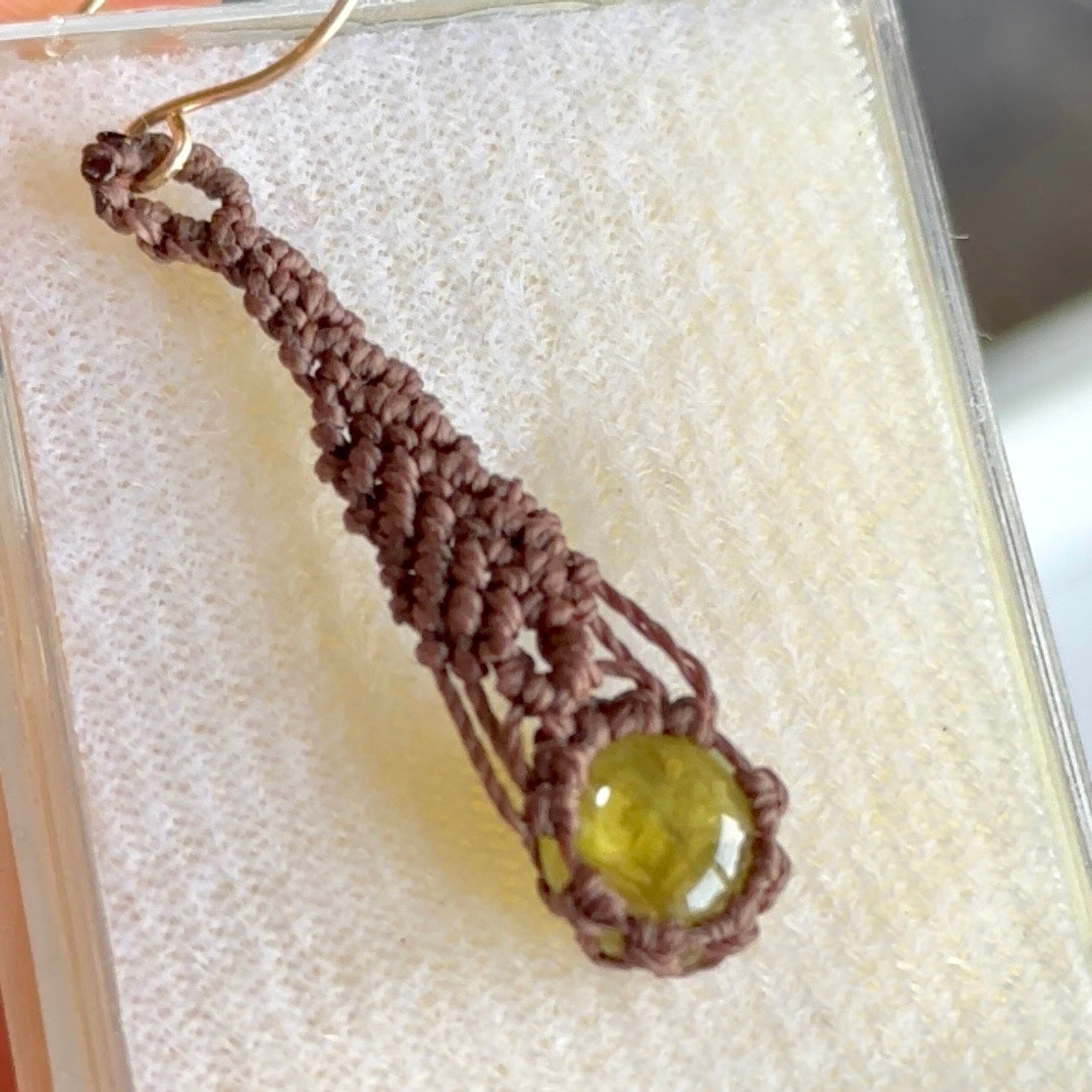 【1ZBご利用可能】マクラメピアスが登場!スフェーン 2.04ct【watariさんマクラメ作品 】