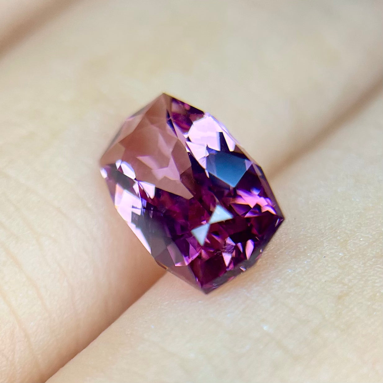 リボンが舞うような見事なダブリング🎀ピンキッシュパープルスピネル1.370ct💜ピアッちゃん作品【コランダム夏祭り🔥先駆け特価‼️】