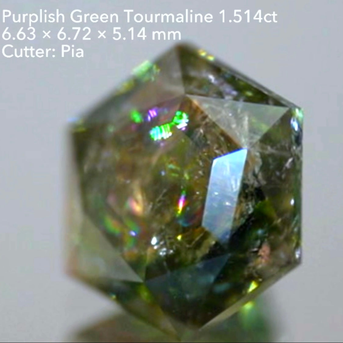 【SOLD OUT】とんでもねぇ虹🌈&“おひねりカット”ヘキサゴン✨パープリッシュグリーントルマリン1.514ct💎ピアッちゃん作品