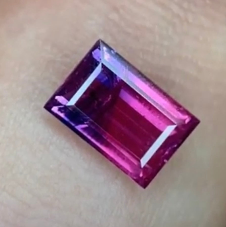 【SOLDOUT】ルビーとサファイアを一つの石で楽しめる非加熱ウィンザー1.059ct