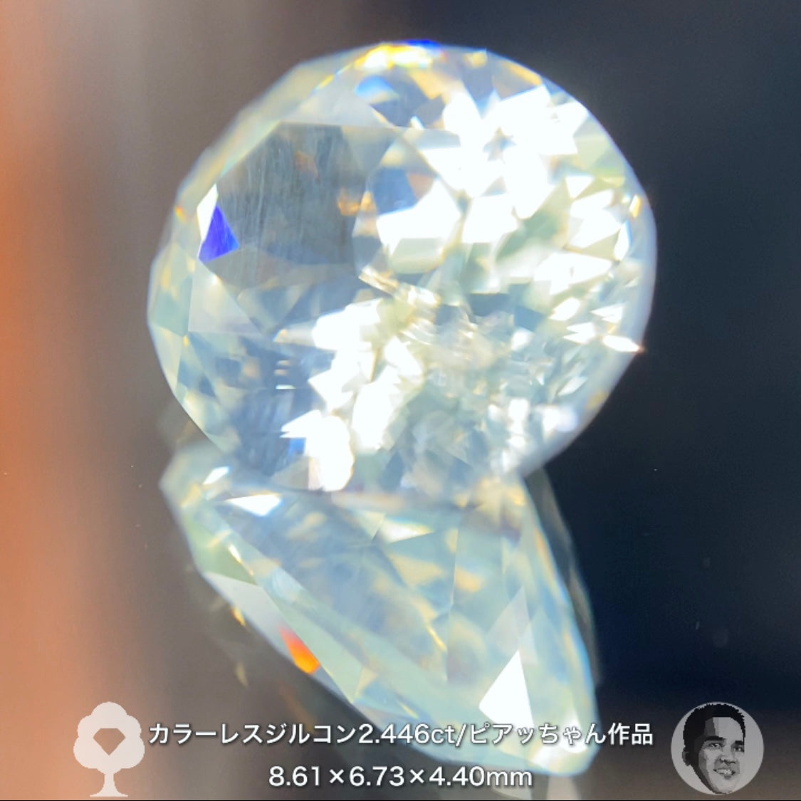 七色の煌き🌈カラーレスだからこその贅沢な輝きをお楽しみください✨ピアッちゃん作品ジルコン2.446ct