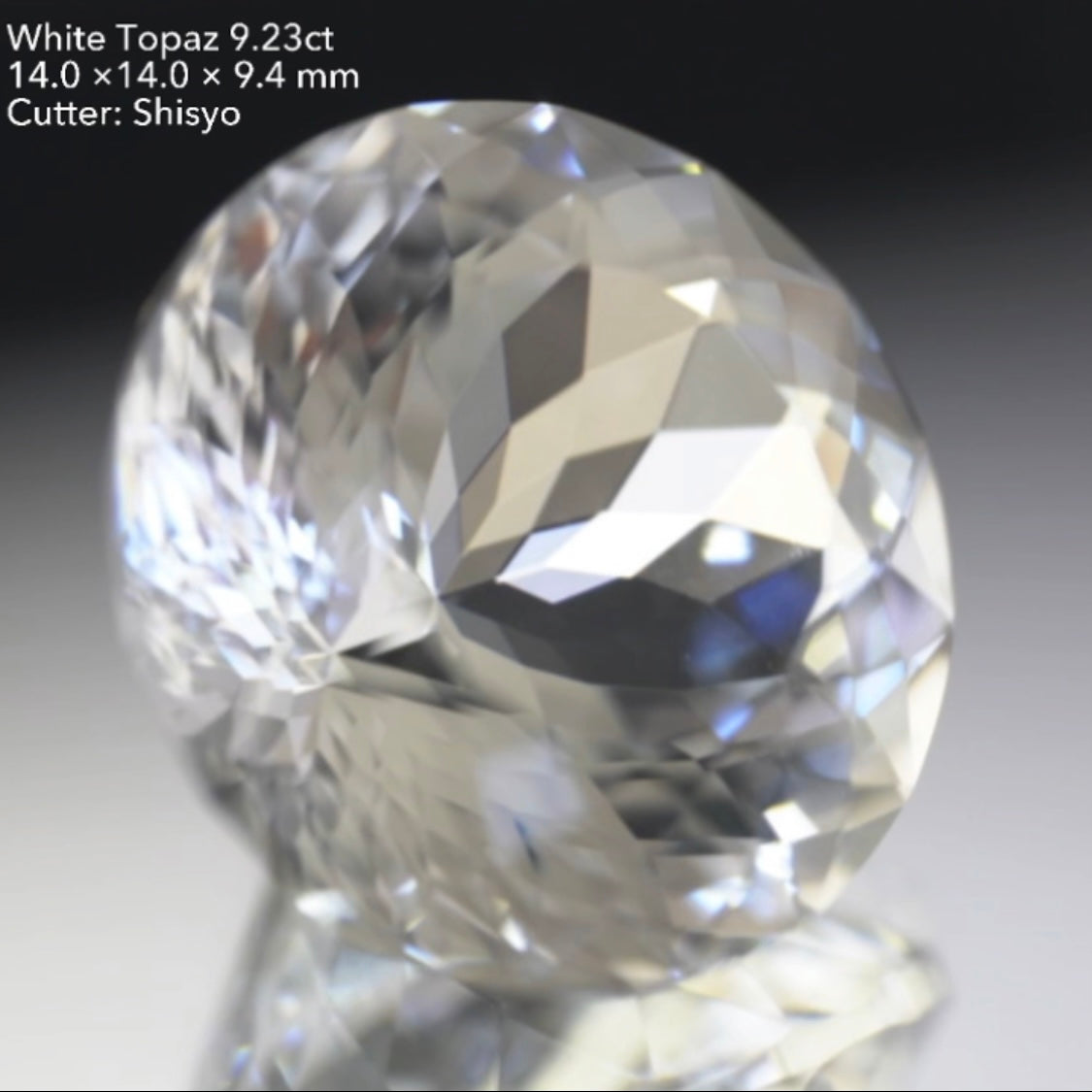 あまりにもキレイなラウンド🌝純白の輝きとフラワーカットが圧巻💎✨🏵ホワイトトパーズ9.23ct