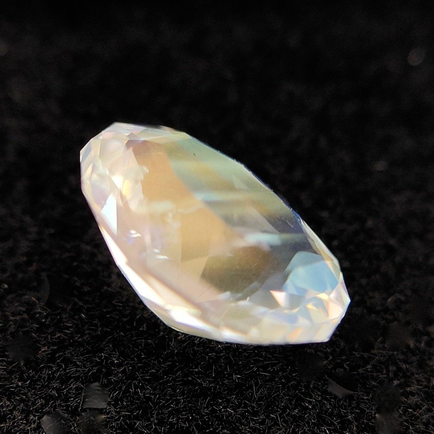 💎✖️8✨宝石形が見えるピアッちゃん新カット💎インクル見えるこの結晶感が幻想的🦄レインボームーンストーン1.400ct