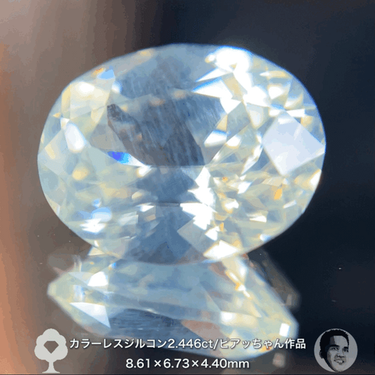 七色の煌き🌈カラーレスだからこその贅沢な輝きをお楽しみください✨ピアッちゃん作品ジルコン2.446ct