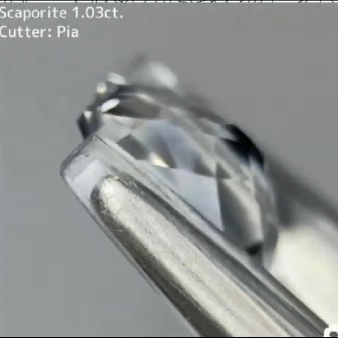 【お客さま専用ページ】ユサ仕入れ🦐強蛍光スキャポライト 1.034ct オクタゴン ピアッちゃん作品