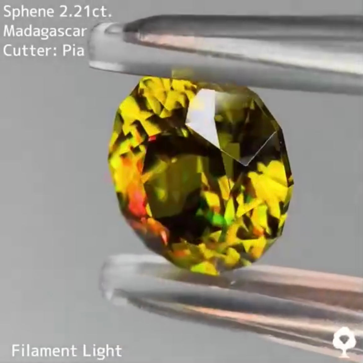 抜群の石質から放たれる煌めきには言葉が出ない★スフェーン 2.21ct ピアッちゃん作品