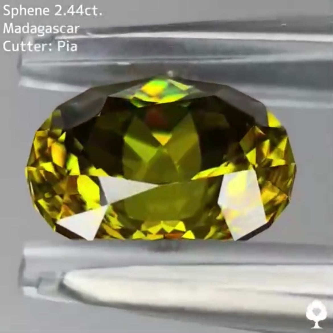 一点の曇りもない恐ろしいほどの輝き★スフェーン 2.44ct ピアッちゃん作品