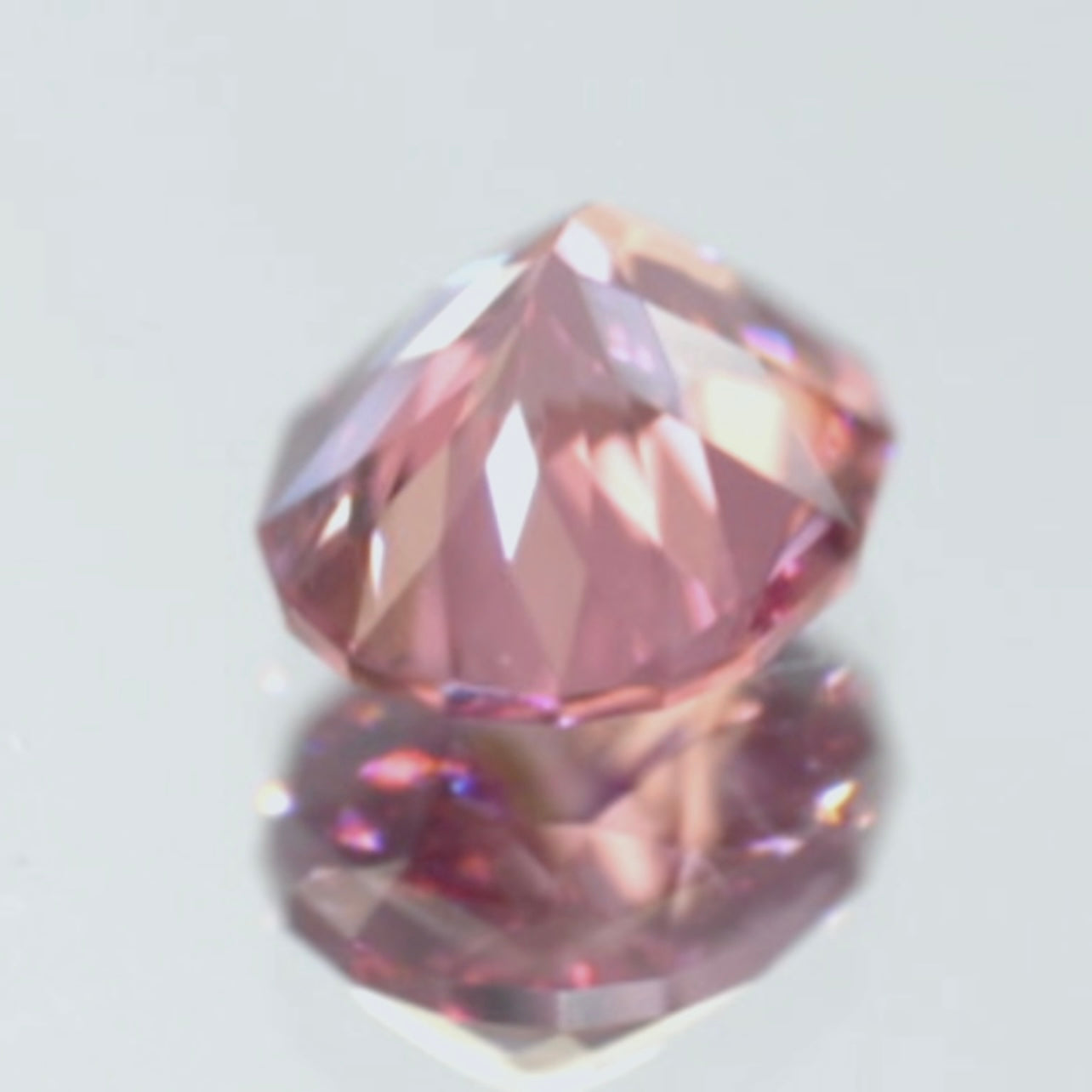 「パパラ」風のピンクが煌めきます✨マラヤガーネット0.985ct💎ピアッちゃん作品✨