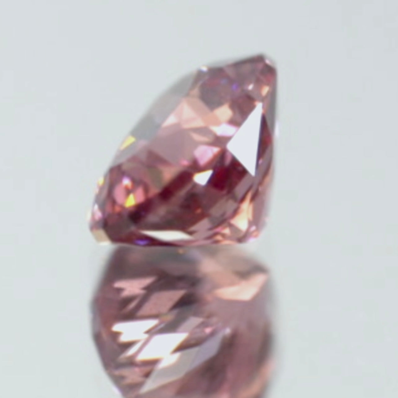 「パパラ」風のピンクが煌めきます✨マラヤガーネット0.985ct💎ピアッちゃん作品✨