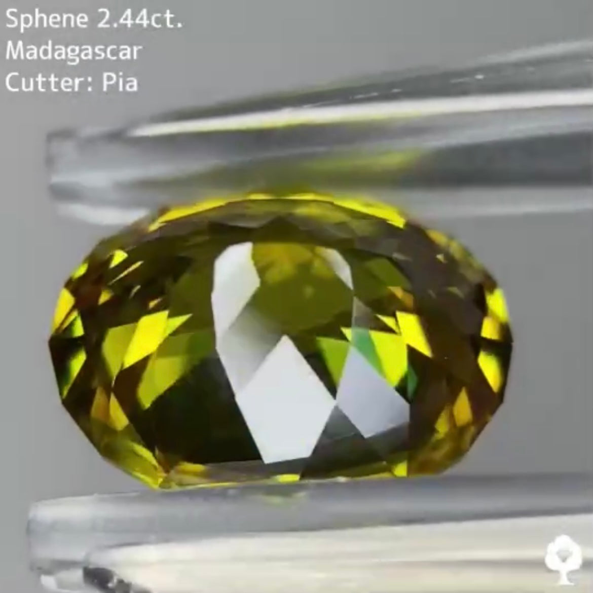一点の曇りもない恐ろしいほどの輝き★スフェーン 2.44ct ピアッちゃん作品