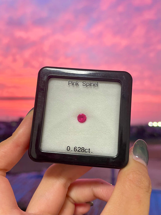 【SOLD OUT】シルキーピンク✖️ファンシーラウンド💖タンザニア産スピネル0.628ct ★ピアッちゃん作品【GTJコランダム夏祭り2022🔥】