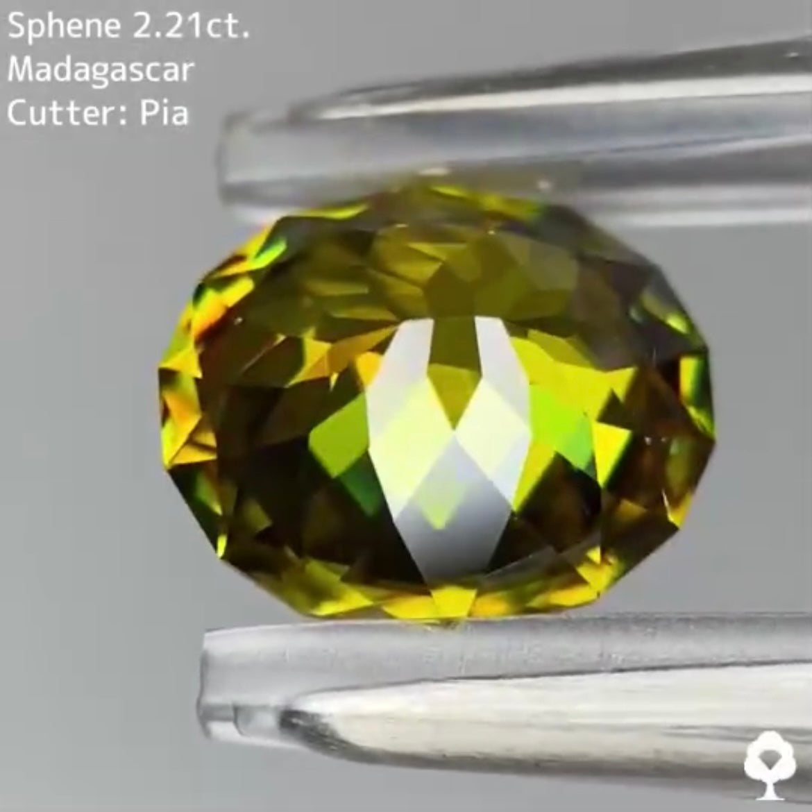 抜群の石質から放たれる煌めきには言葉が出ない★スフェーン 2.21ct ピアッちゃん作品