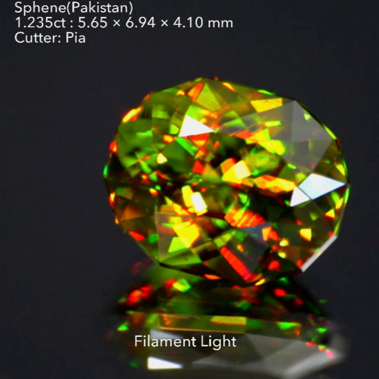 濃いグリーンと真っ赤なファイアー🔥いかにもパキスタン産らしさを満喫できる見事なスフェーン1.235ct💎ピアッちゃん作品🌈