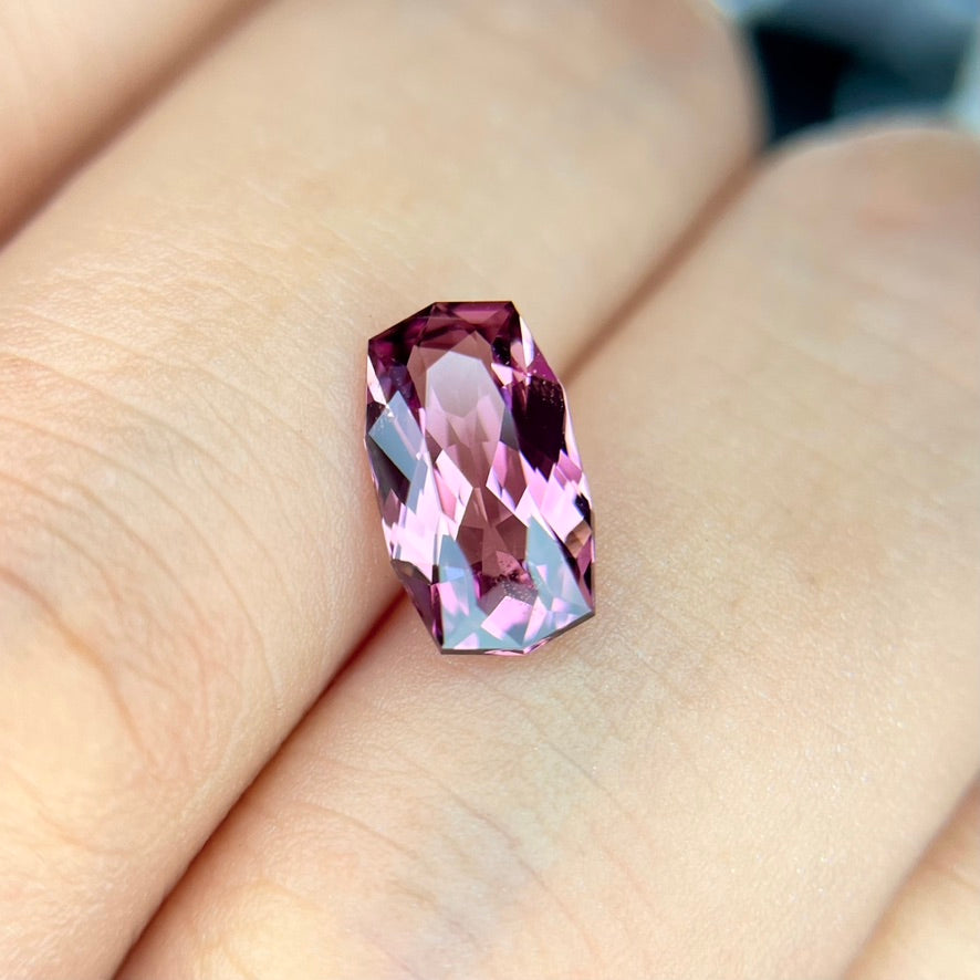 リボンが舞うような見事なダブリング🎀ピンキッシュパープルスピネル1.370ct💜ピアッちゃん作品【コランダム夏祭り🔥先駆け特価‼️】