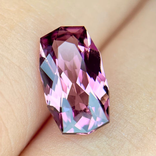 リボンが舞うような見事なダブリング🎀ピンキッシュパープルスピネル1.370ct💜ピアッちゃん作品【コランダム夏祭り🔥先駆け特価‼️】