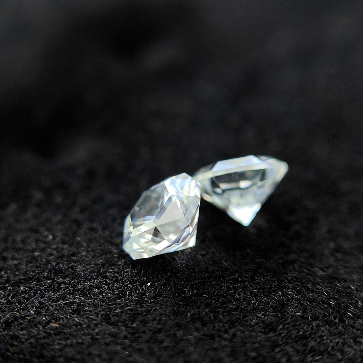 💎✖️6✨宝石形が見えるピアッちゃん新カット💎おしゃれな6角形テーブルに放射カットがギラギラ❄️カラーレスジルコン0.46ct/0.48ct