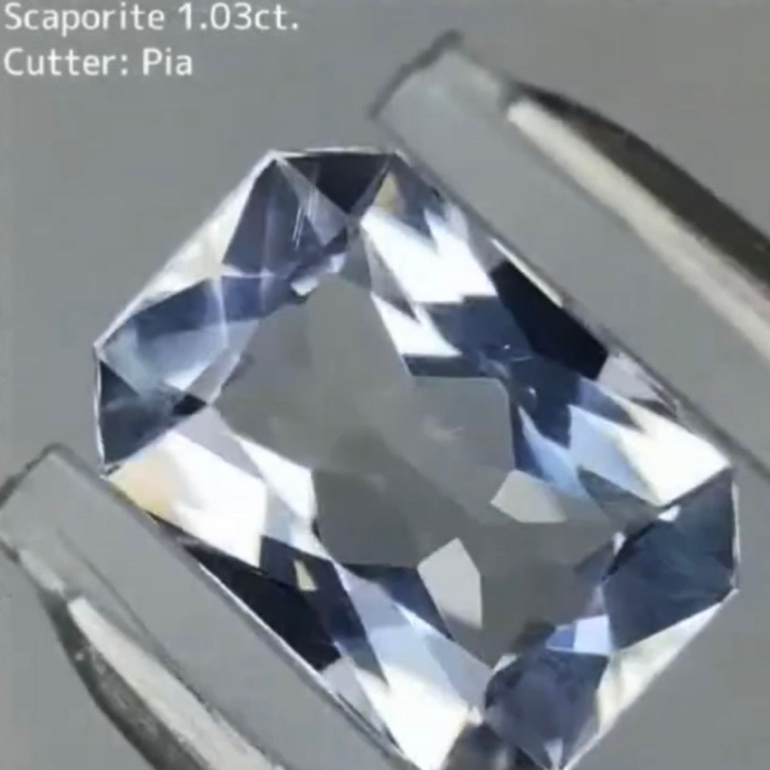 【お客さま専用ページ】ユサ仕入れ🦐強蛍光スキャポライト 1.034ct オクタゴン ピアッちゃん作品