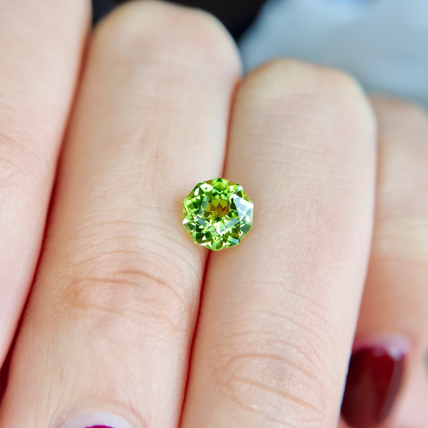 💎✖️5✨宝石形が見えるピアッちゃん新カット💎価値ある奇数形の中でも可愛さ引き立つ五角形テーブル🍀ペリドット1.03ct