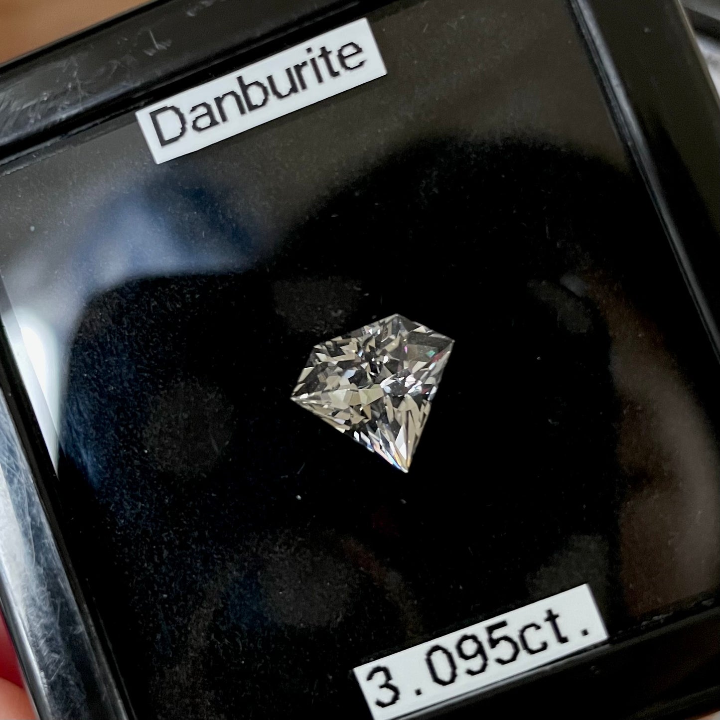 純白に輝く宝石形💎ダンビュライト3.095ct ピアッちゃん作品💖4/15チハルームご紹介作品💖【まだまだ個展は終わらない!特別プライス】