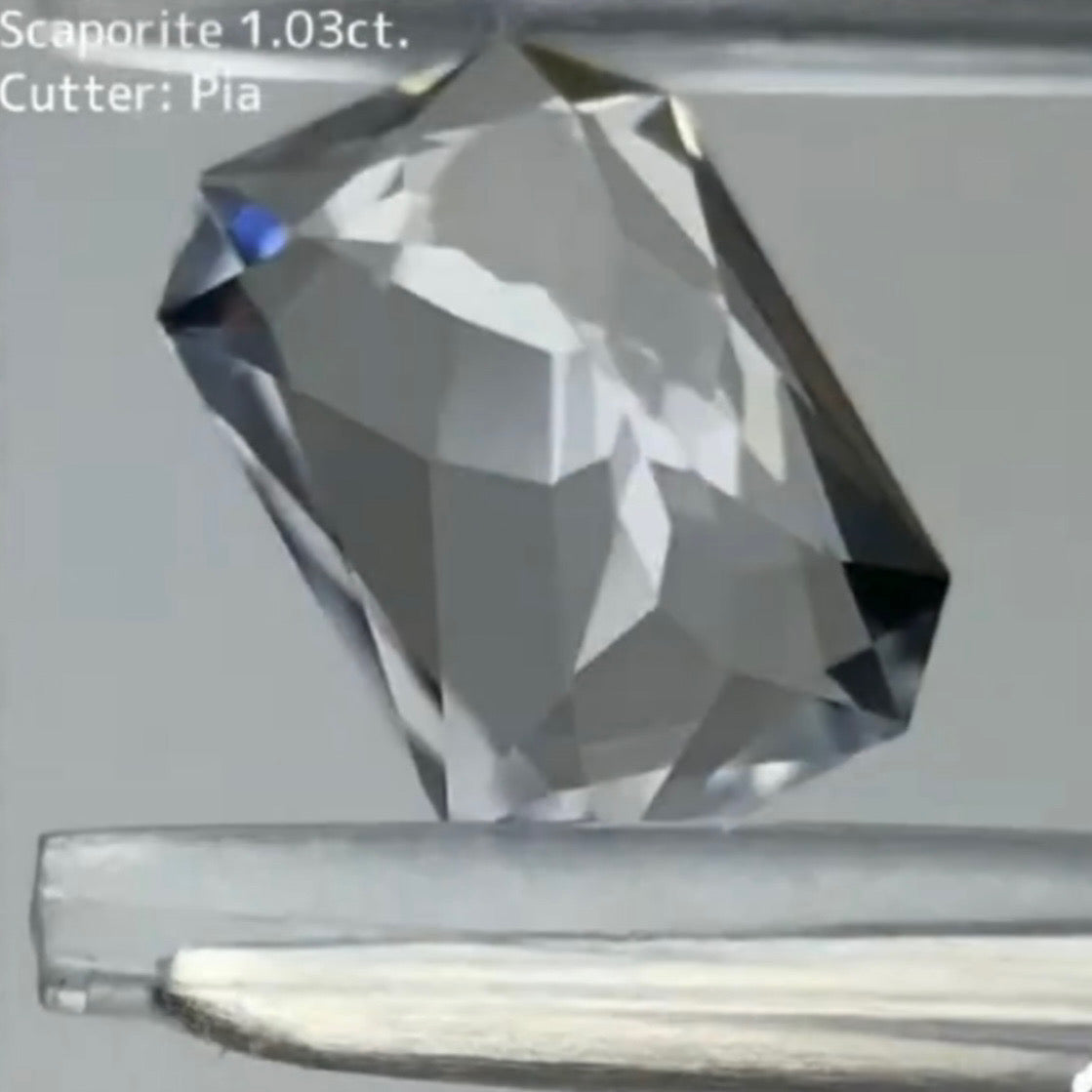 【お客さま専用ページ】ユサ仕入れ🦐強蛍光スキャポライト 1.034ct オクタゴン ピアッちゃん作品