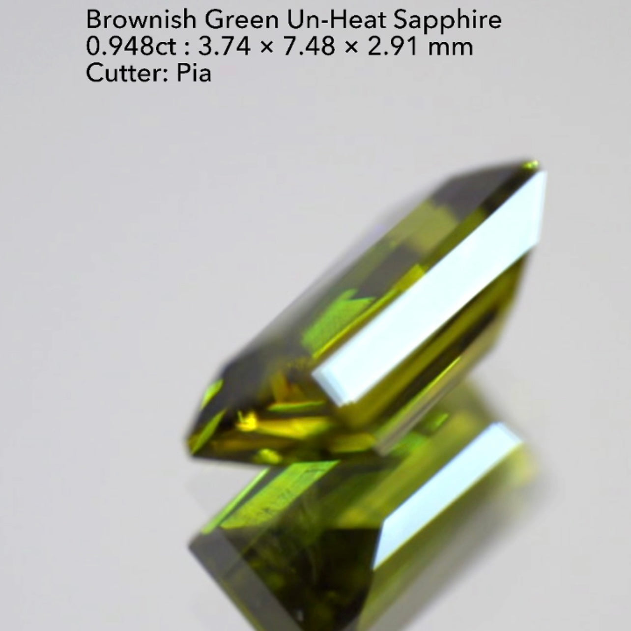 渋いカーキが鋭く煌めくバゲット✨非加熱サファイア0.948ct💎ピアッちゃん作品👍