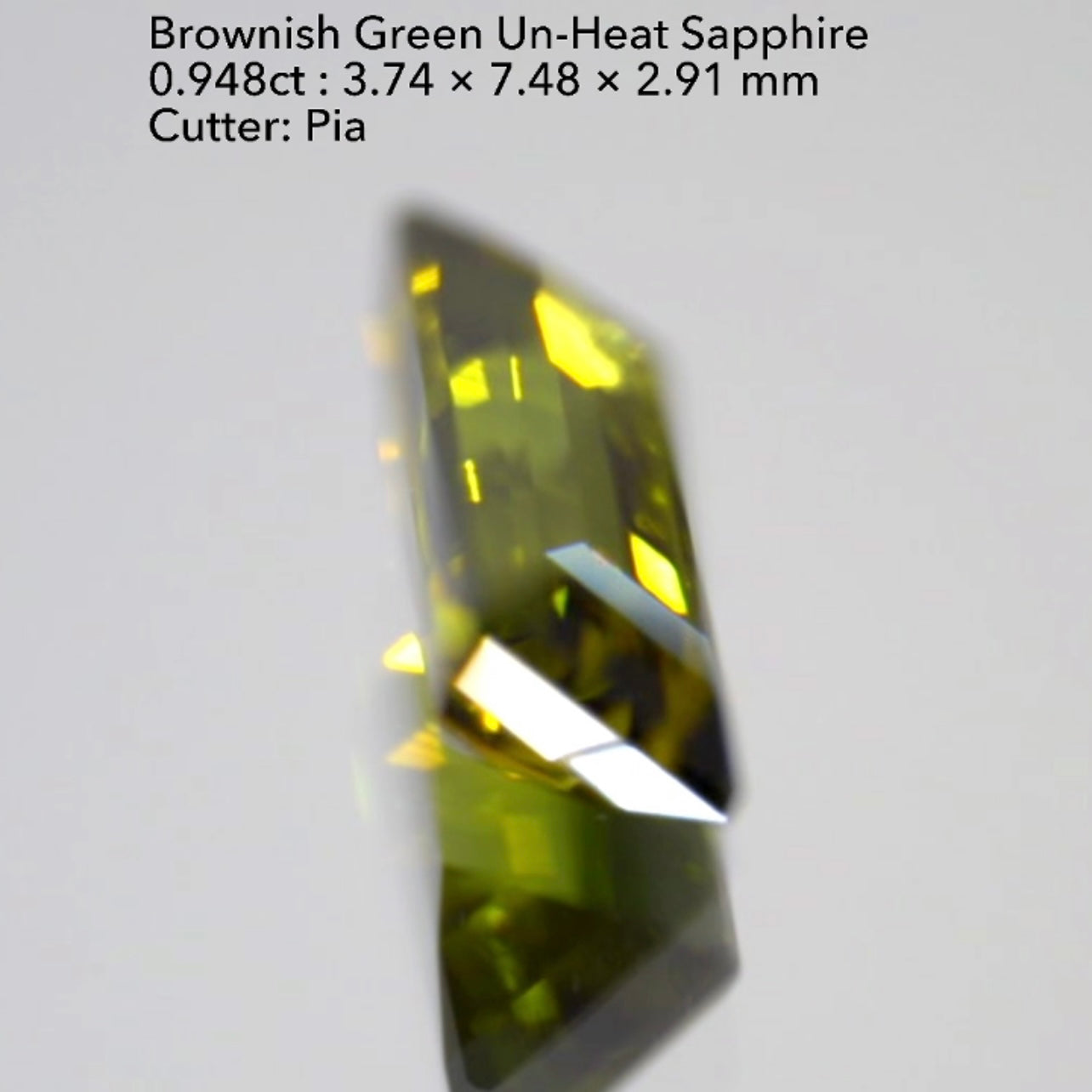 渋いカーキが鋭く煌めくバゲット✨非加熱サファイア0.948ct💎ピアッちゃん作品👍