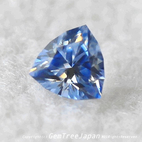 小さくてもカナリ面白い❗️ファンシートリリアント&パーティーカラーレス✨ベニトアイト0.18ct💎こちらもカナリ玄人向け😉
